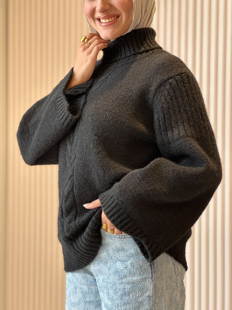 Black Cozy Puff