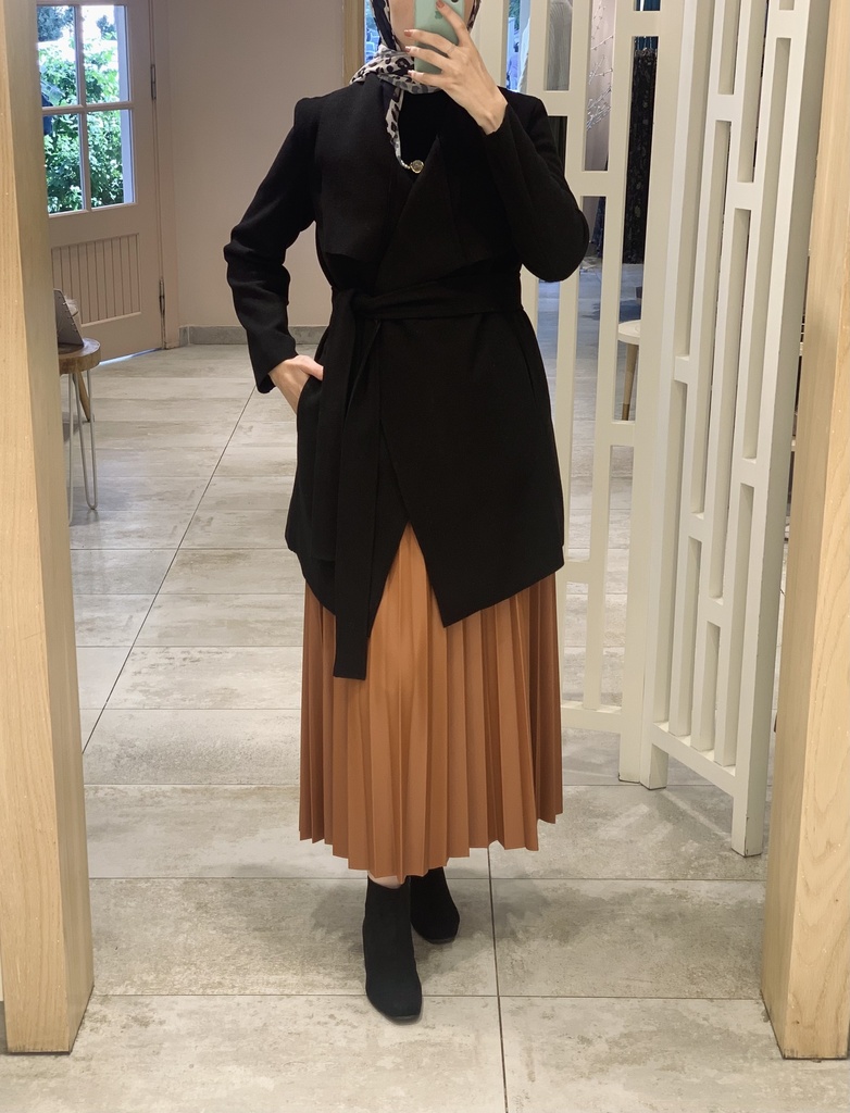Havan Accordion leather Skirt