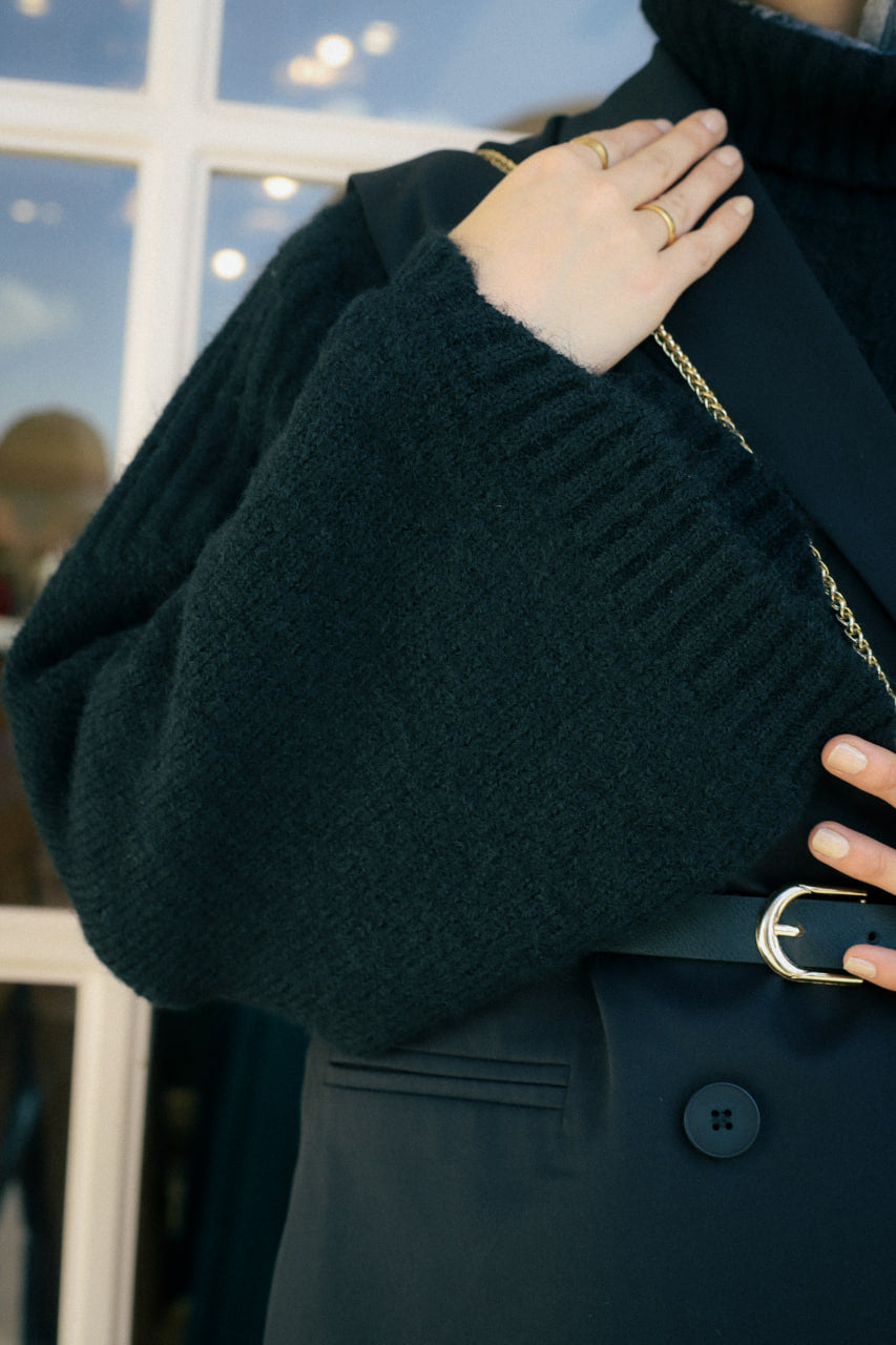 Black Cozy Puff