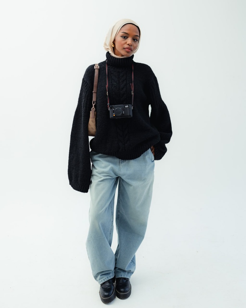 Black Cozy Puff 