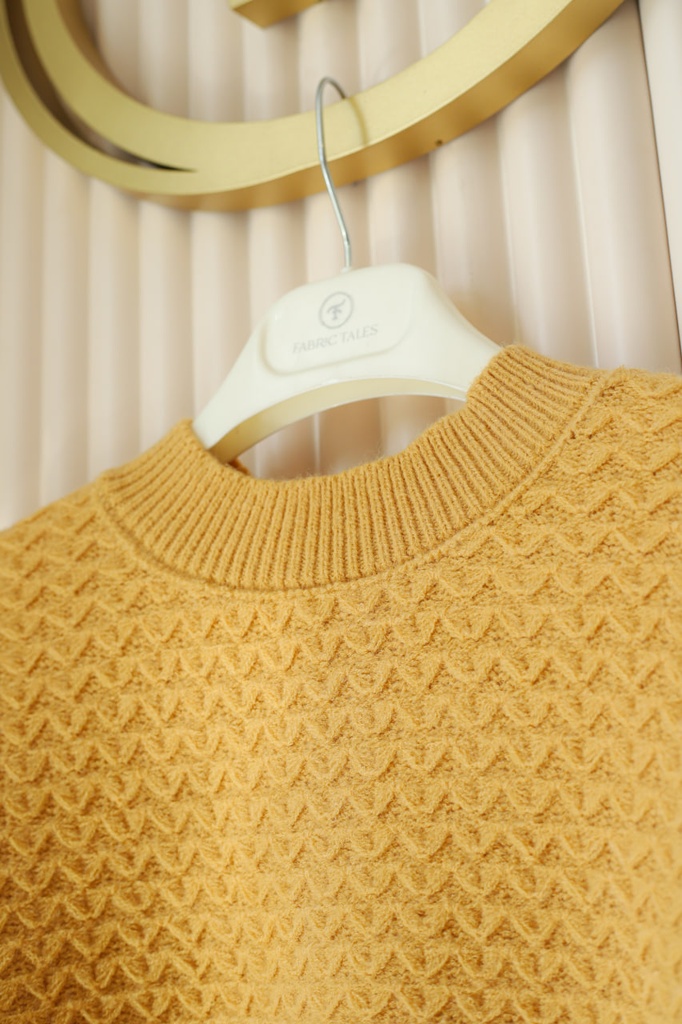 Butter Yellow Cable Heart