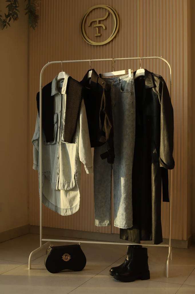 Shredded Jeans Pants