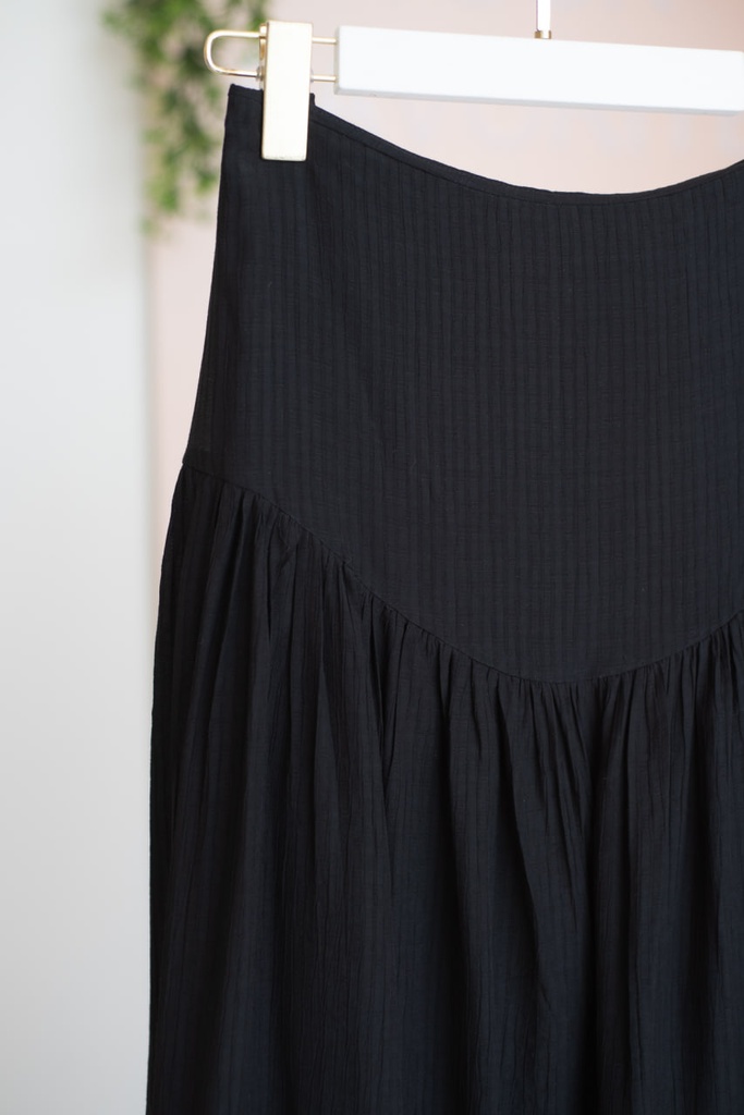 Black Elara Skirt