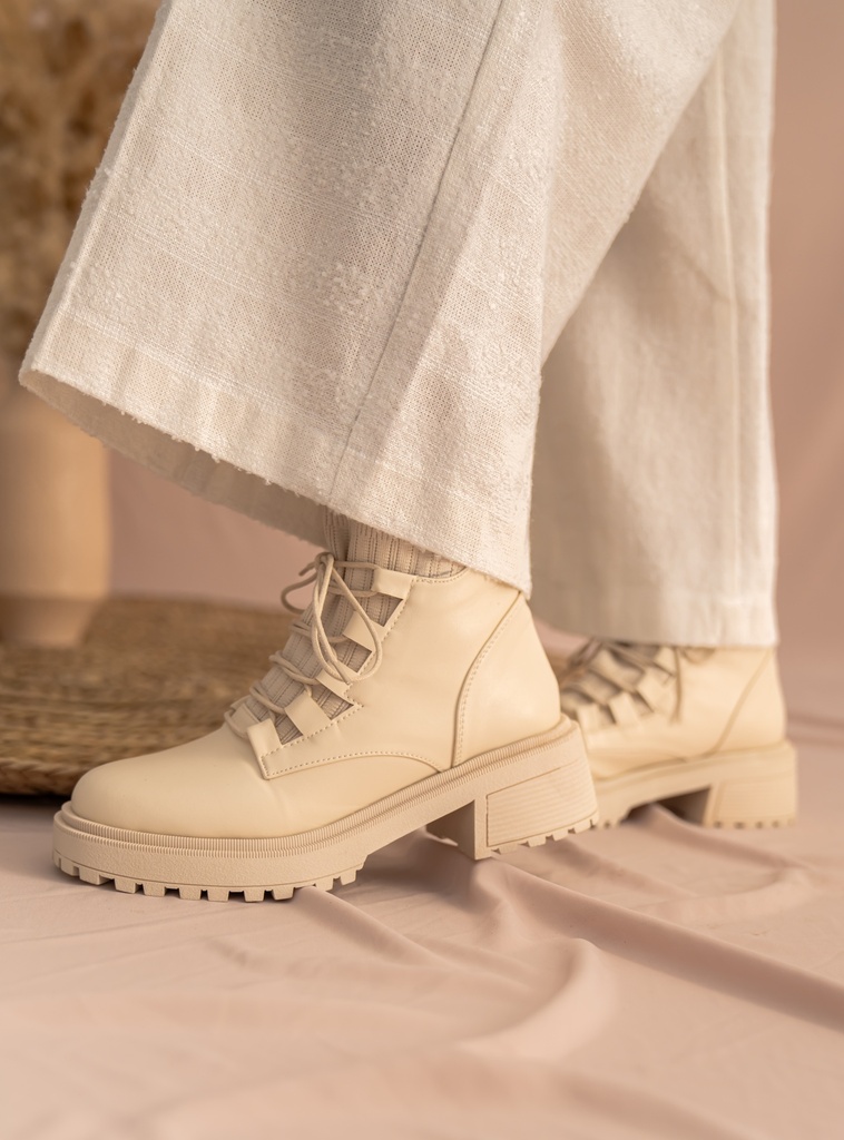 Crème Combat Boots