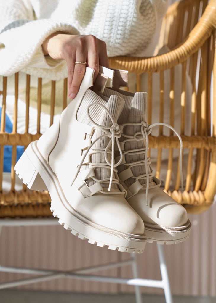 Crème Combat Boots